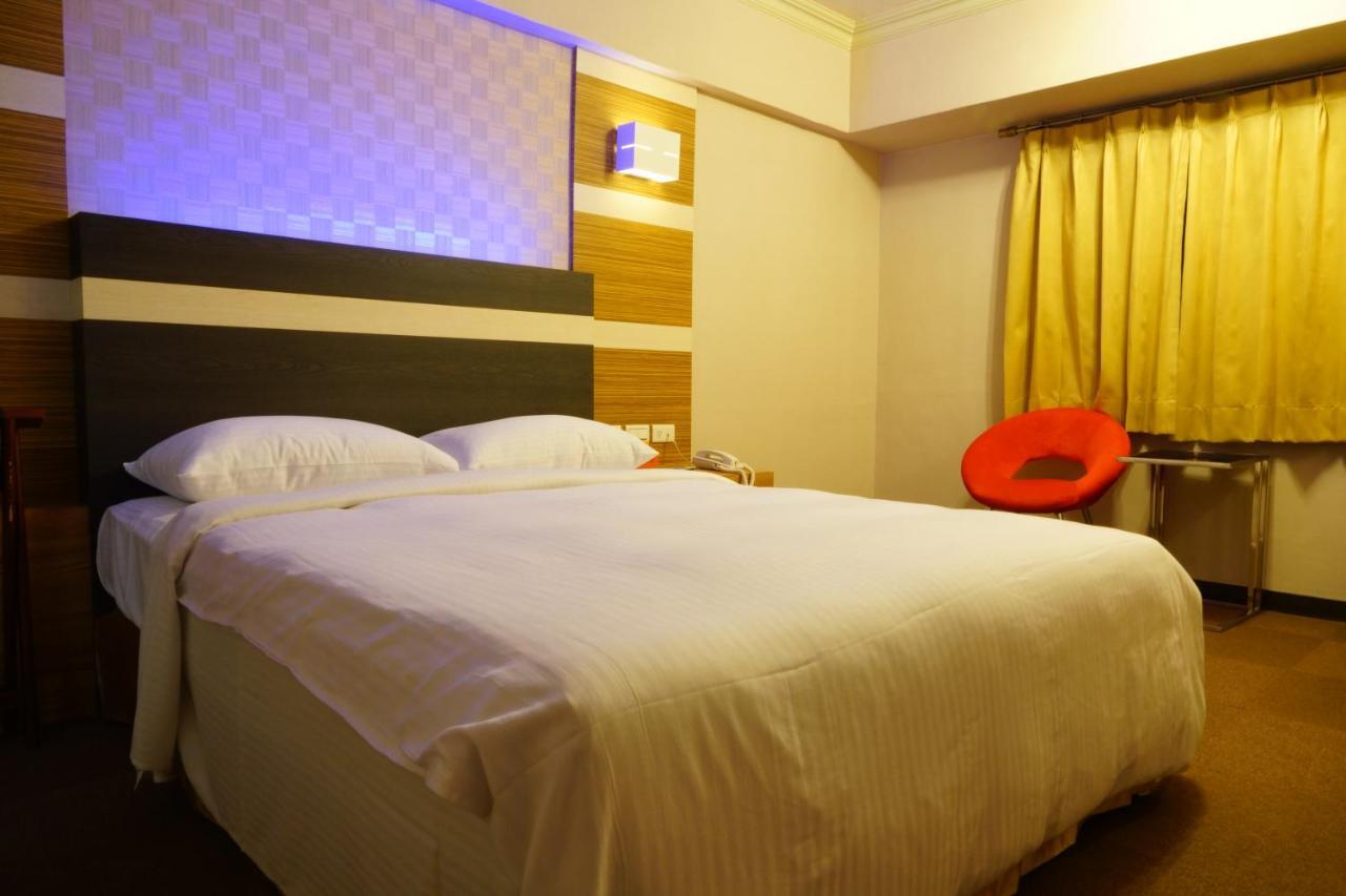 Ying Dai Hotel Тайнань Экстерьер фото