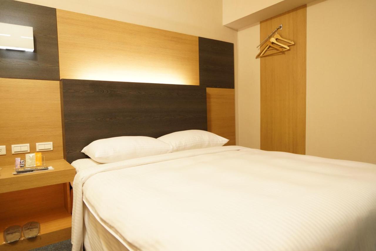 Ying Dai Hotel Тайнань Экстерьер фото