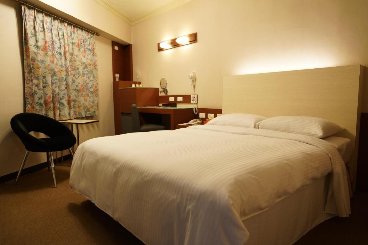 Ying Dai Hotel Тайнань Экстерьер фото