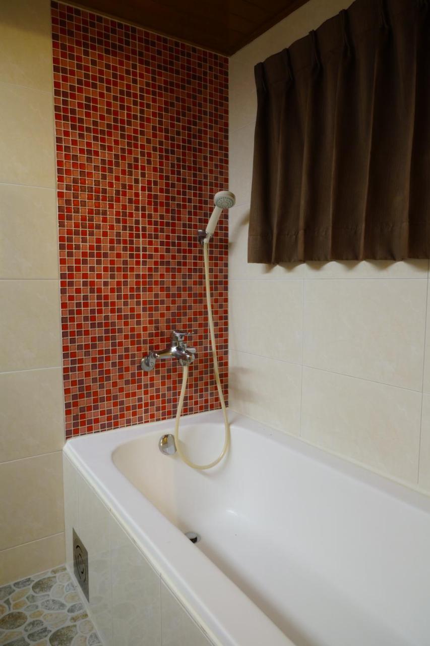 Ying Dai Hotel Тайнань Экстерьер фото