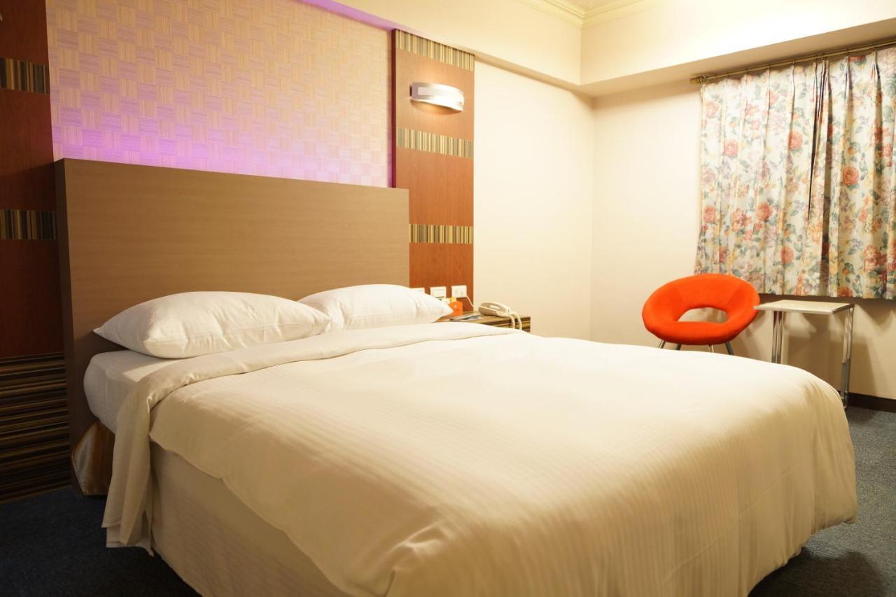 Ying Dai Hotel Тайнань Экстерьер фото