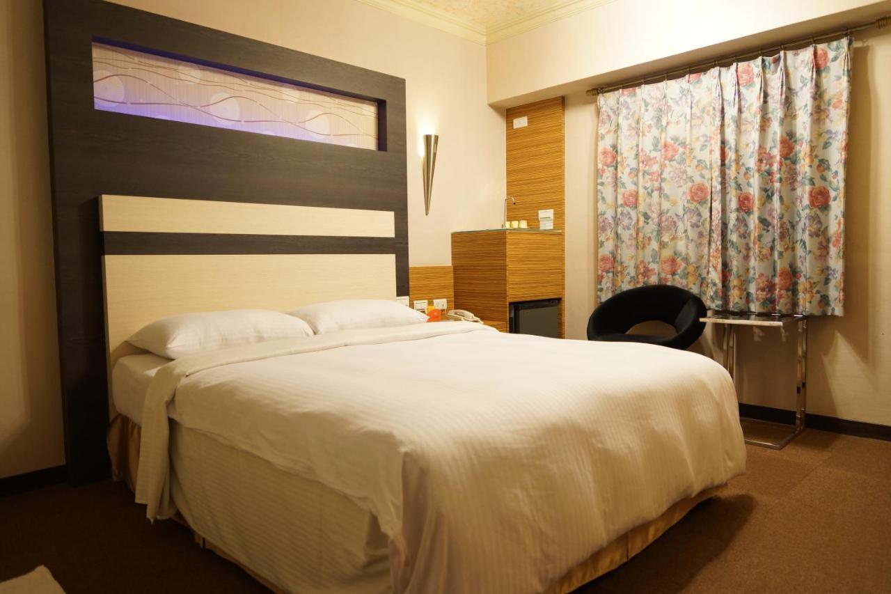 Ying Dai Hotel Тайнань Экстерьер фото